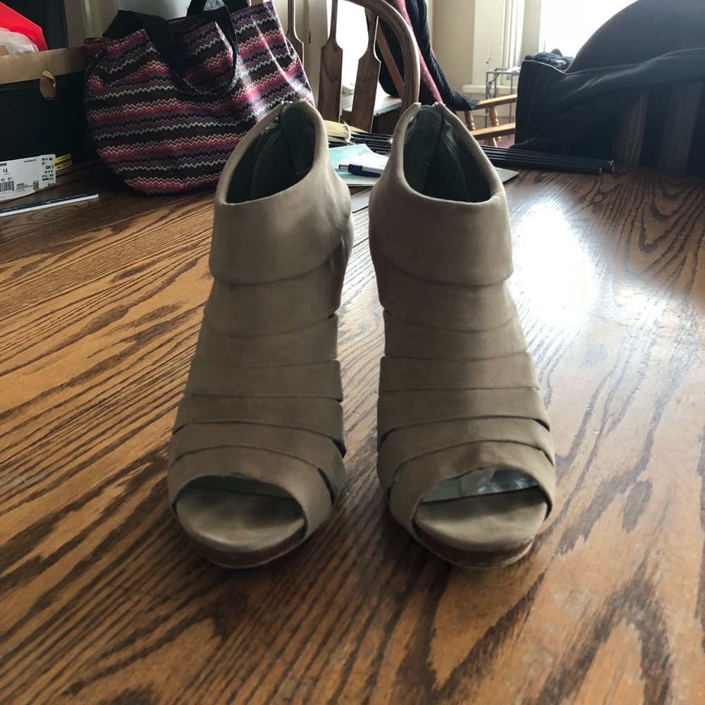 Tan suede high heels - Picture 2 of 5